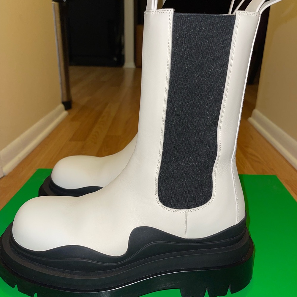 Bottega Veneta White and Black Winter Boots